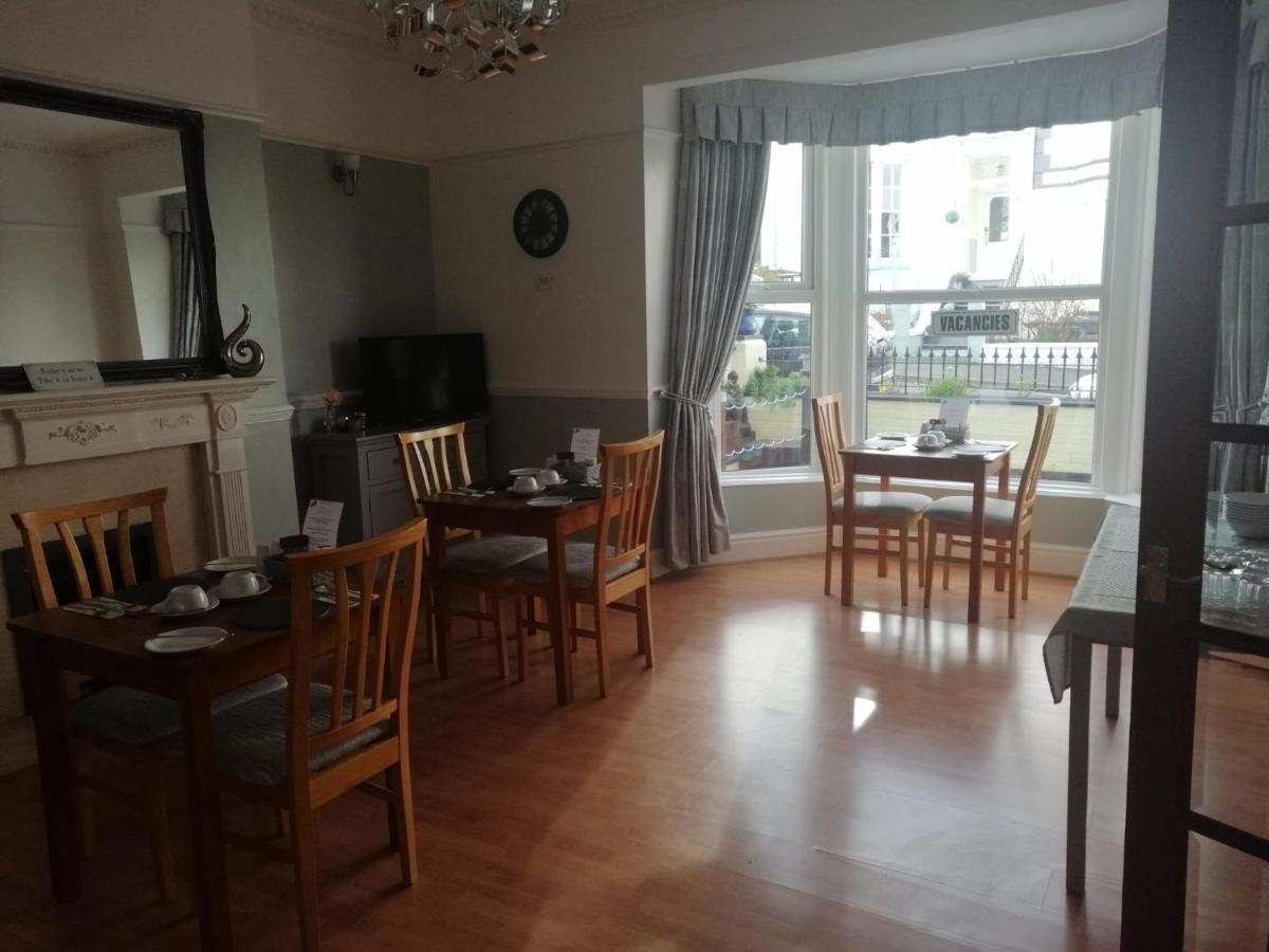 No 6 Quality Guesthouse Llandudno Esterno foto
