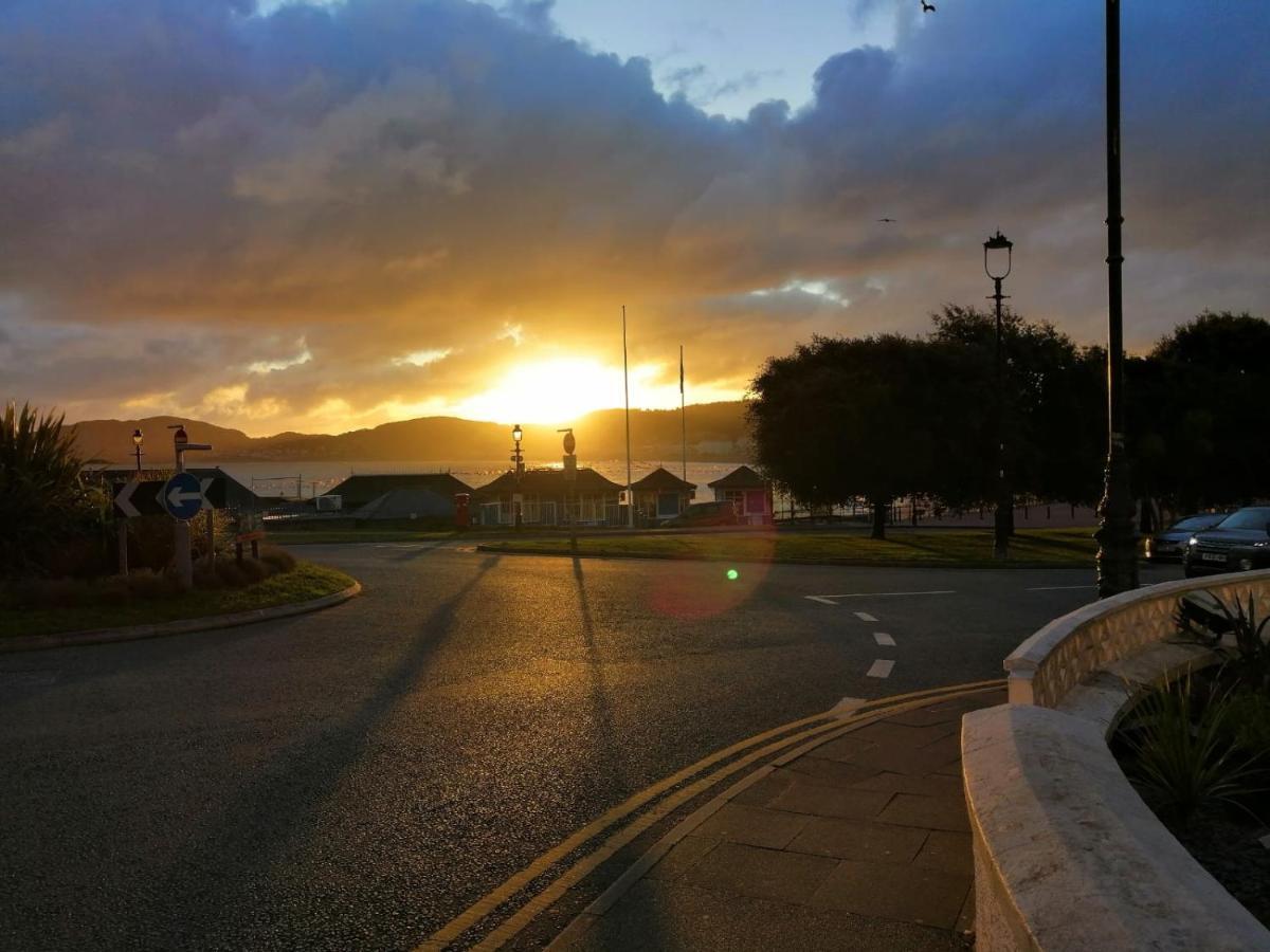 No 6 Quality Guesthouse Llandudno Esterno foto